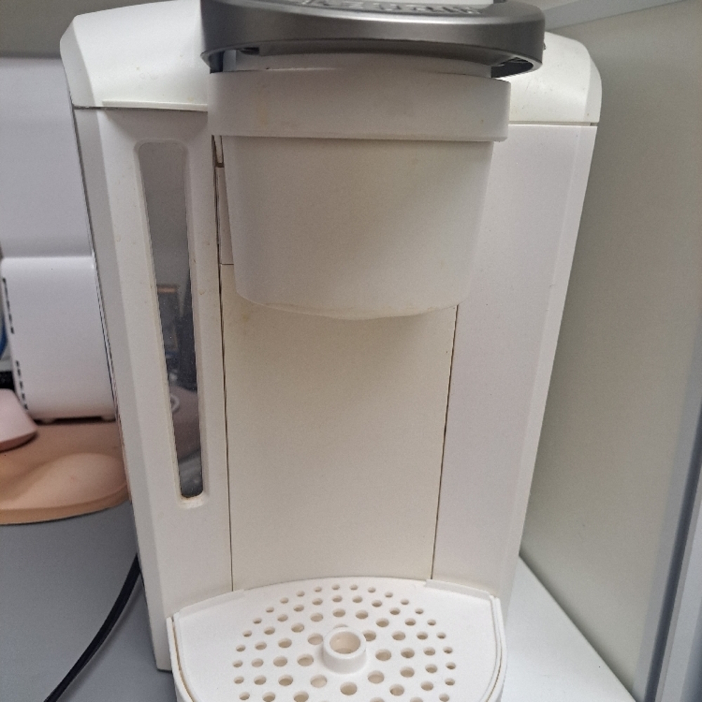 White Single-Serve Coffee Maker
